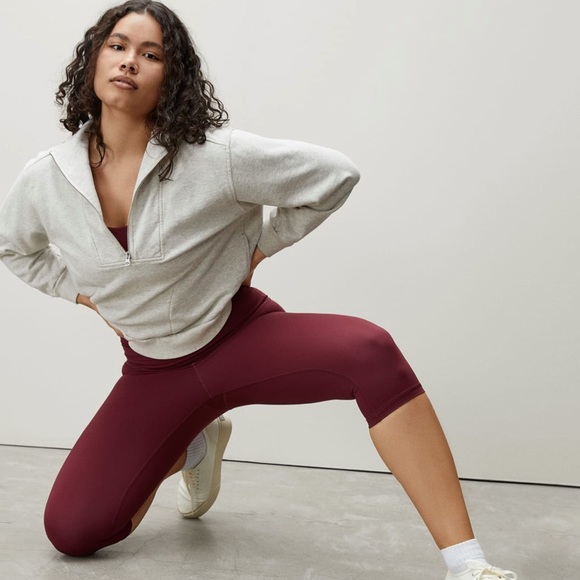 Everlane The Perform Cropped Leggings in Burgundy - Picture 2 of 4